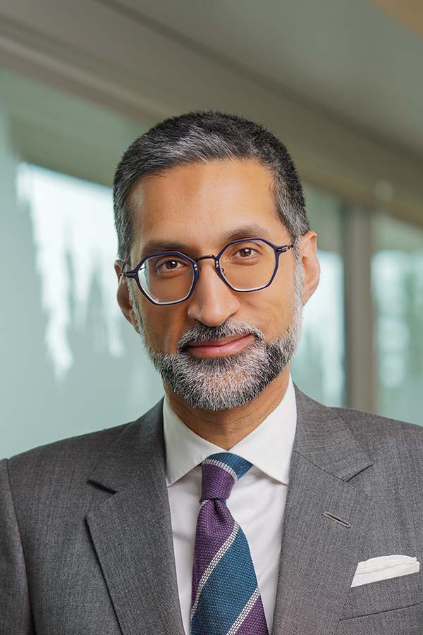Photo de profil du Dr Mustafa Hirji, médecin de santé et directeur général de Santé publique Sudbury et districts.